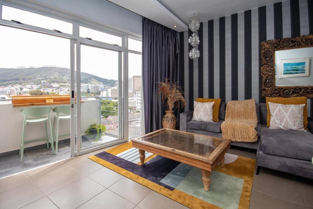 Stylish Flat In Flamboyant Area- No Loadshedding Canterbury Apartment Cape Town