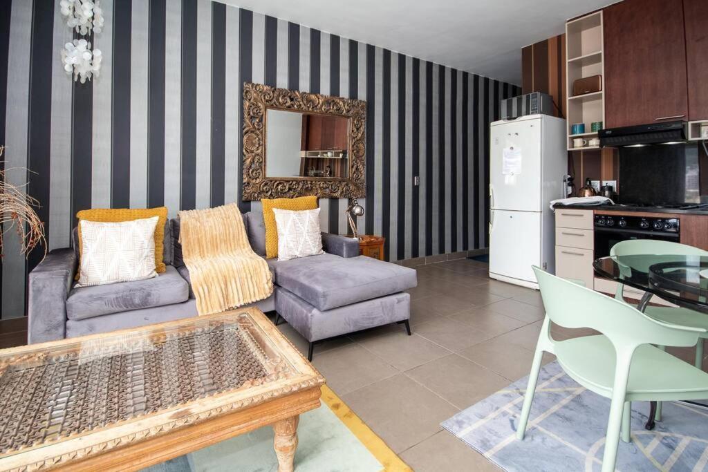 Stylish Flat In Flamboyant Area- No Loadshedding Canterbury Apartment