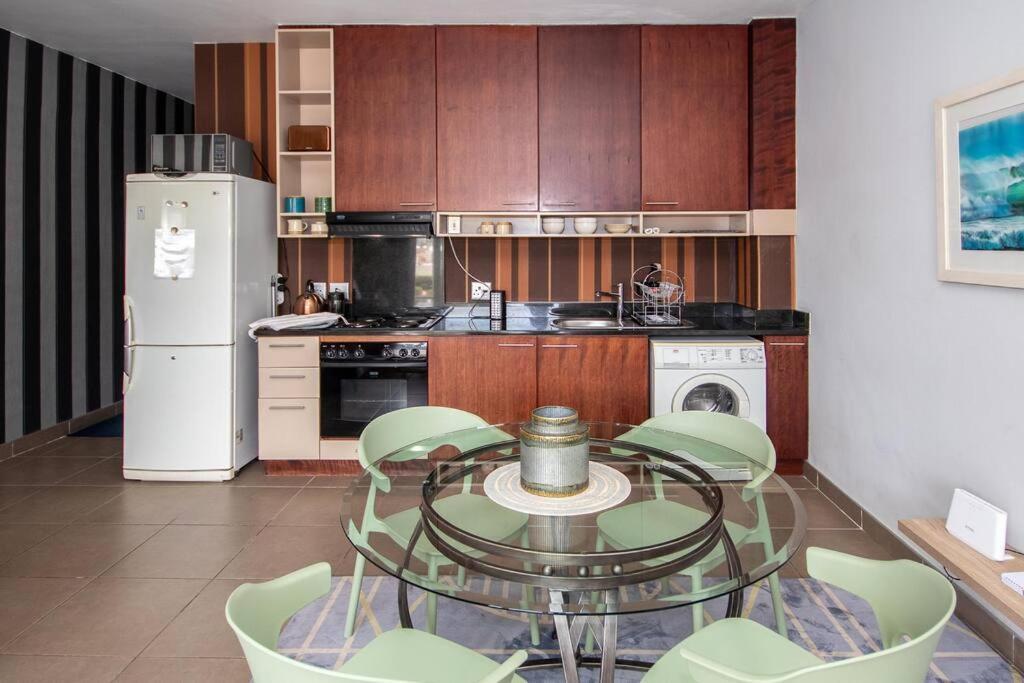 Stylish Flat In Flamboyant Area- No Loadshedding Canterbury Apartment