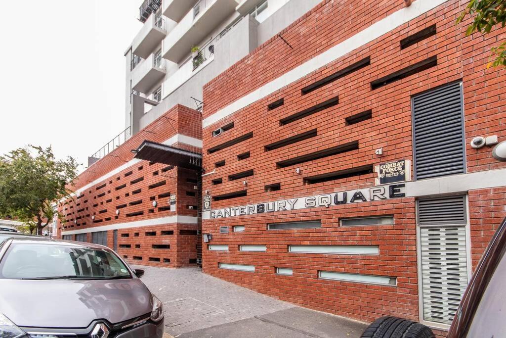Stylish Flat In Flamboyant Area- No Loadshedding Canterbury Apartment *
